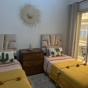 Moja House Apartament As-Suwajra